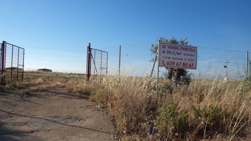 PARCELA RUSTICA A 15 EUROS EL METRO 