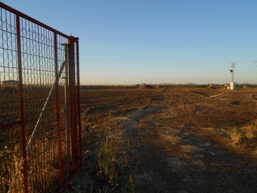 PARCELA RUSTICA A 15 EUROS EL METRO 