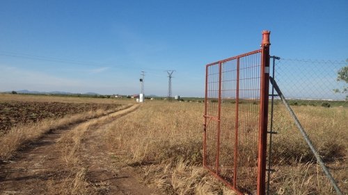 PARCELA RUSTICA A 15 EUROS EL METRO 