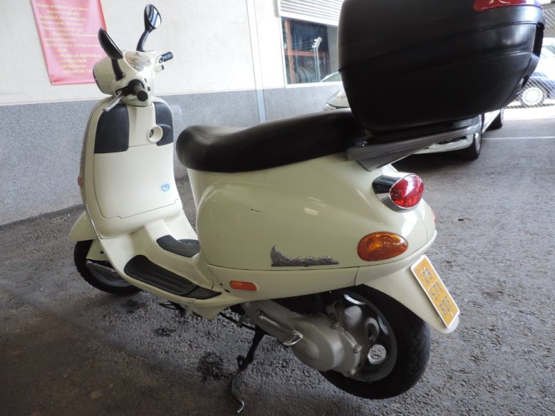 MOTO VESPA 50 SCOTER