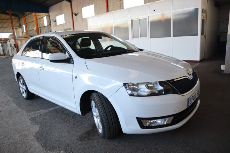 SKODA RAPID 1600 TDI CON 105 CV 5 PUERTAS