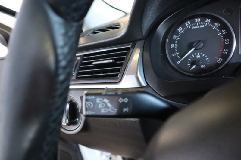 SKODA RAPID 1600 TDI CON 105 CV 5 PUERTAS