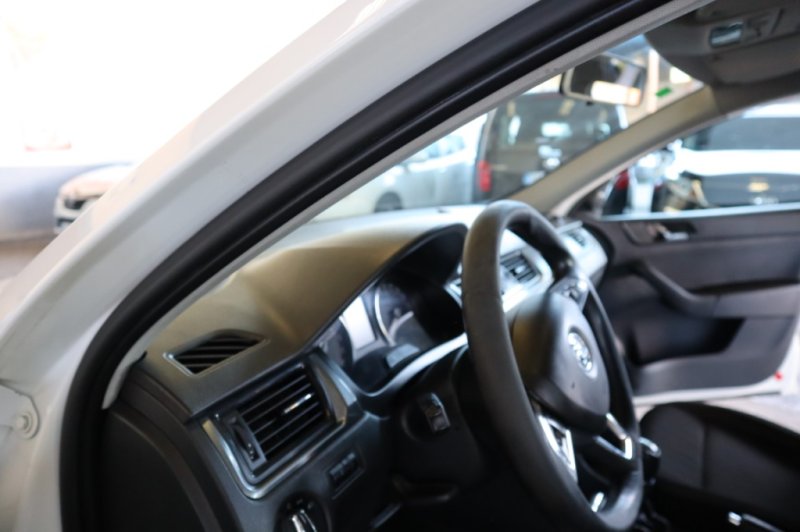 SKODA RAPID 1600 TDI CON 105 CV 5 PUERTAS