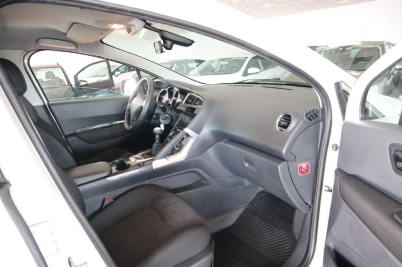 PEUGEOT 3008 1600 HDI TURBO DIESEL DE 112 CV Y 6 VEL.