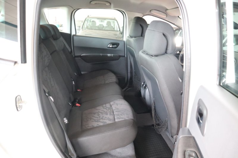 PEUGEOT 3008 1600 HDI TURBO DIESEL DE 112 CV Y 6 VEL.