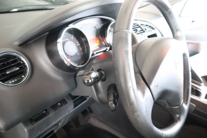 PEUGEOT 3008 1600 HDI TURBO DIESEL DE 112 CV Y 6 VEL.