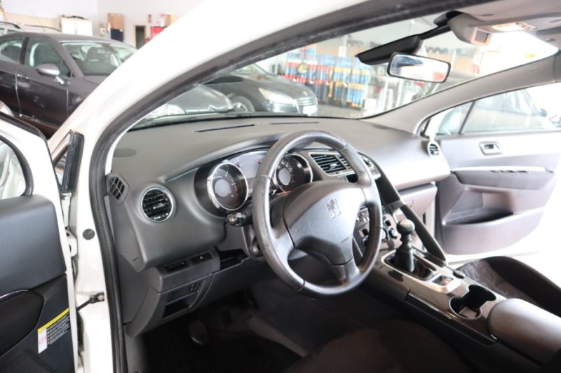 PEUGEOT 3008 1600 HDI TURBO DIESEL DE 112 CV Y 6 VEL.