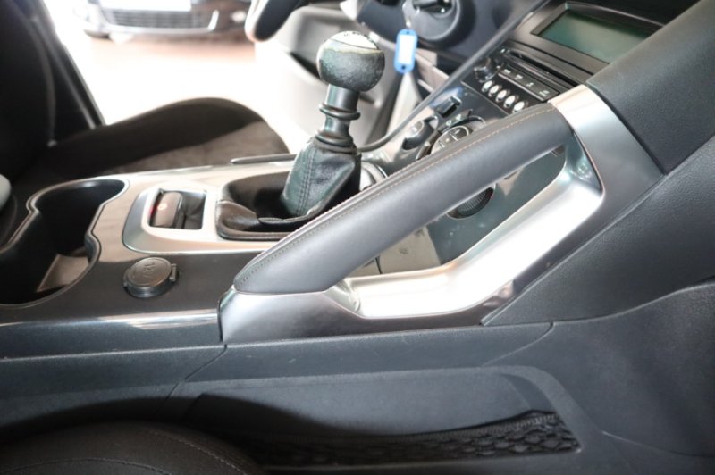 PEUGEOT 3008 1600 HDI TURBO DIESEL DE 112 CV Y 6 VEL.