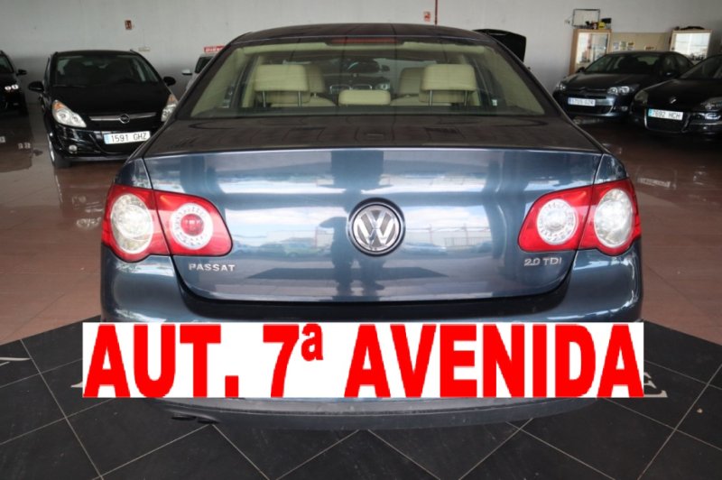VOLKSWAGEN PASSAT 2.0 TDI 140 CV CON CAMBIO AUTOMATICO