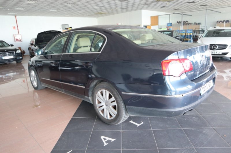 VOLKSWAGEN PASSAT 2.0 TDI 140 CV CON CAMBIO AUTOMATICO