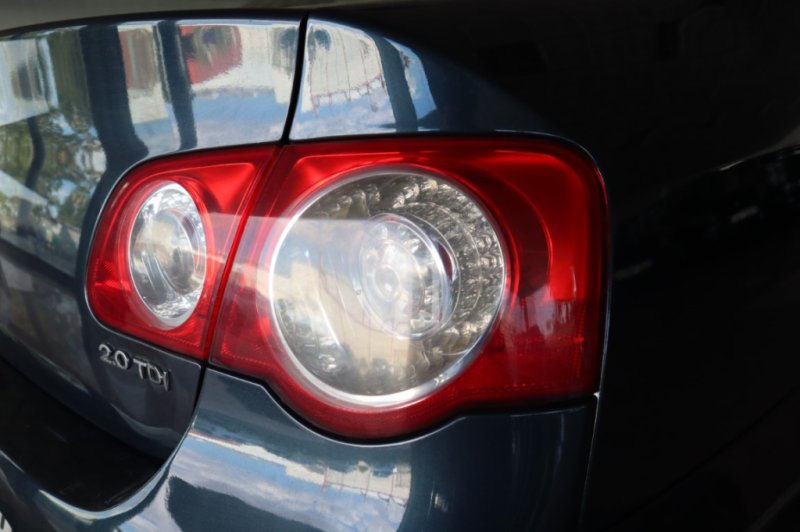 VOLKSWAGEN PASSAT 2.0 TDI 140 CV CON CAMBIO AUTOMATICO