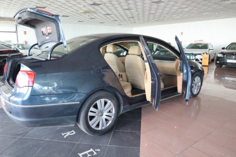 VOLKSWAGEN PASSAT 2.0 TDI 140 CV CON CAMBIO AUTOMATICO