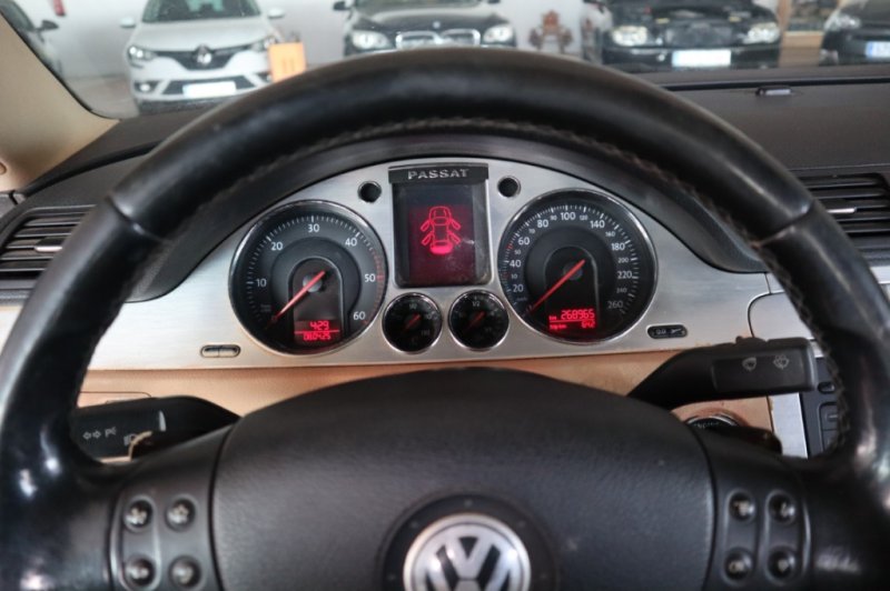 VOLKSWAGEN PASSAT 2.0 TDI 140 CV CON CAMBIO AUTOMATICO