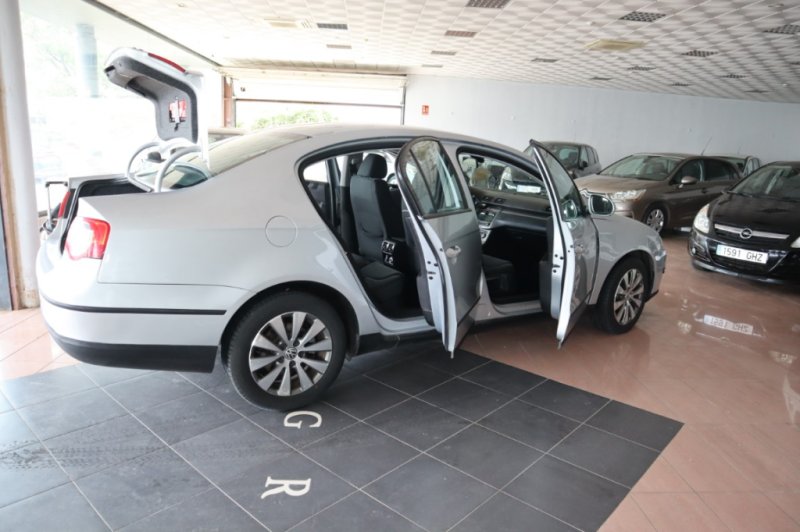 VOLKSWAGEN PASSAT 2.0 TDI