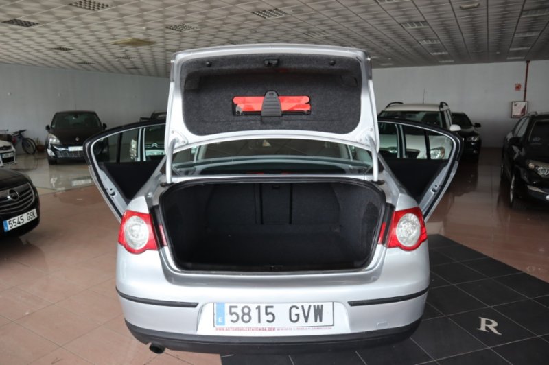 VOLKSWAGEN PASSAT 2.0 TDI