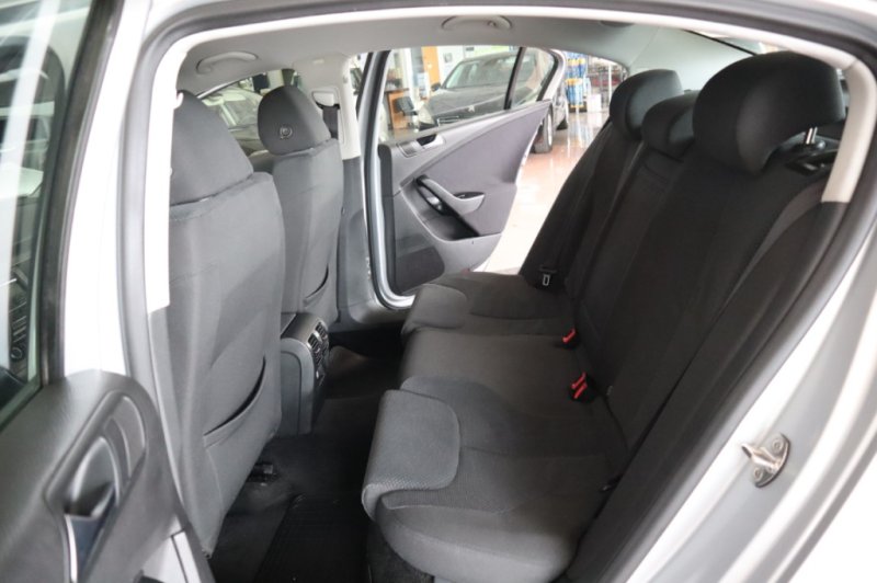 VOLKSWAGEN PASSAT 2.0 TDI