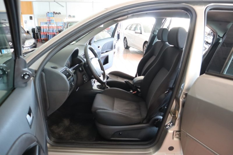 FORD MONDEO 2000 TURBO DIESEL CON 115 CV