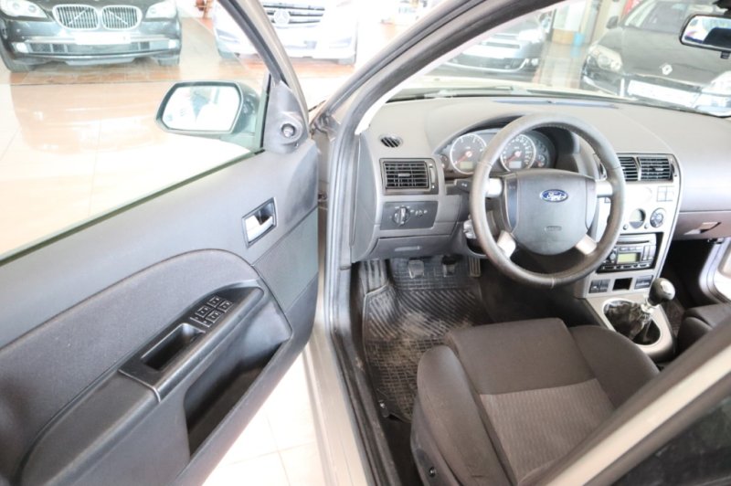 FORD MONDEO 2000 TURBO DIESEL CON 115 CV