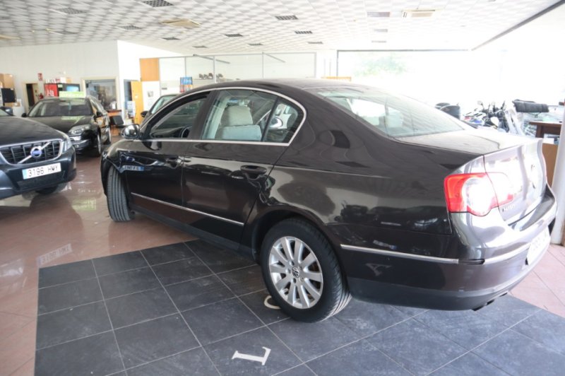 VOLKSWAGEN PASSAT 2.0 TDI CON 6 VELOCIDADES
