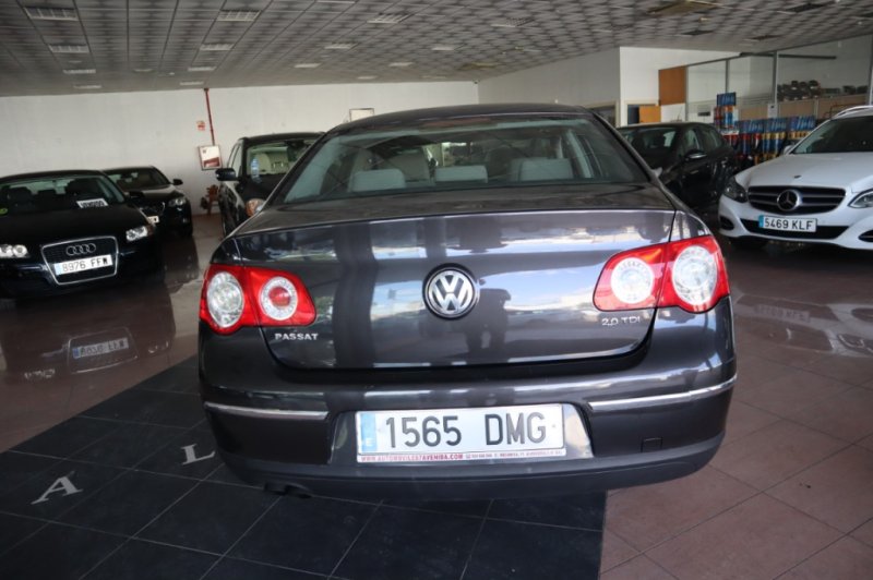 VOLKSWAGEN PASSAT 2.0 TDI CON 6 VELOCIDADES