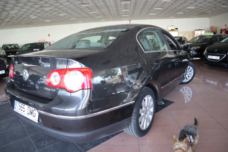 VOLKSWAGEN PASSAT 2.0 TDI CON 6 VELOCIDADES