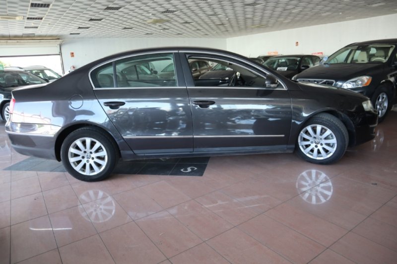 VOLKSWAGEN PASSAT 2.0 TDI CON 6 VELOCIDADES