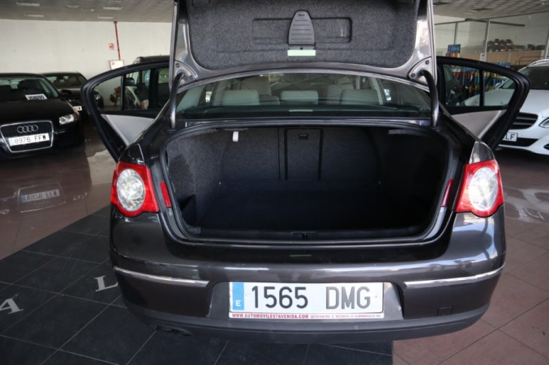 VOLKSWAGEN PASSAT 2.0 TDI CON 6 VELOCIDADES
