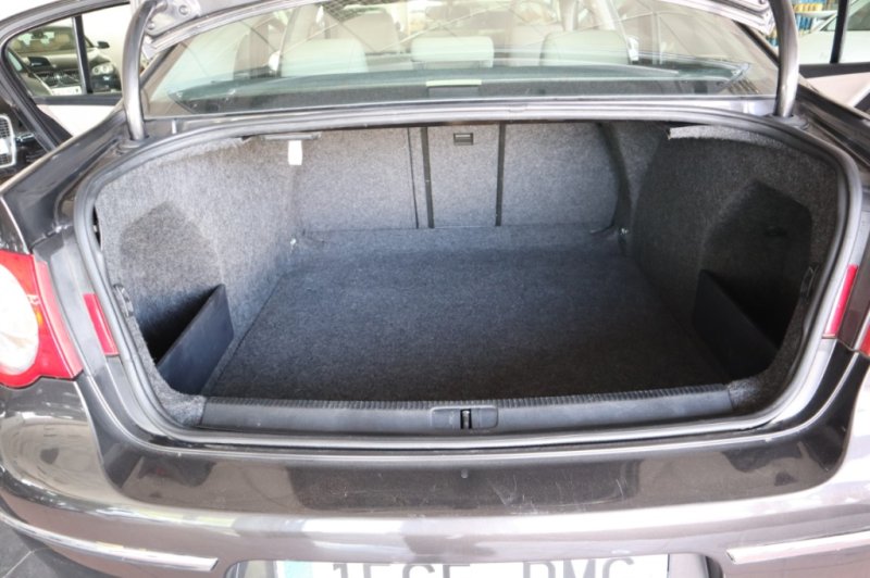 VOLKSWAGEN PASSAT 2.0 TDI CON 6 VELOCIDADES
