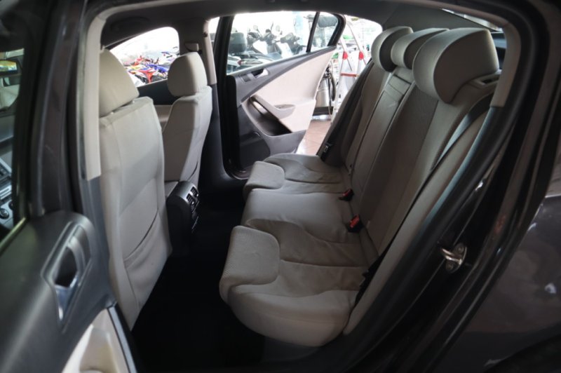 VOLKSWAGEN PASSAT 2.0 TDI CON 6 VELOCIDADES