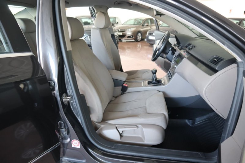 VOLKSWAGEN PASSAT 2.0 TDI CON 6 VELOCIDADES