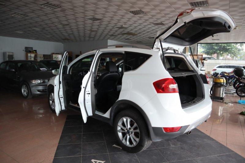 FORD KUGA TDCI 2000 TURBO DIESEL DE 140 CV Y 6 VELOCID.