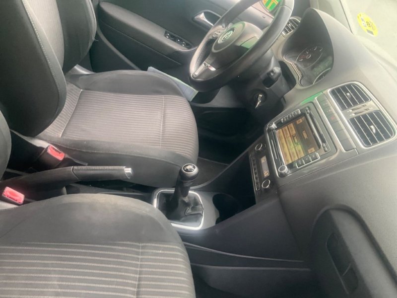 VOLKSWAGEN POLO 1600 TDI DE 90 CV CON 5 PÙERTAS