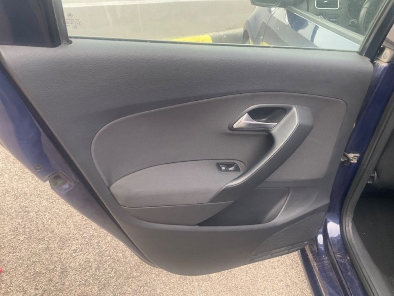 VOLKSWAGEN POLO 1600 TDI DE 90 CV CON 5 PÙERTAS
