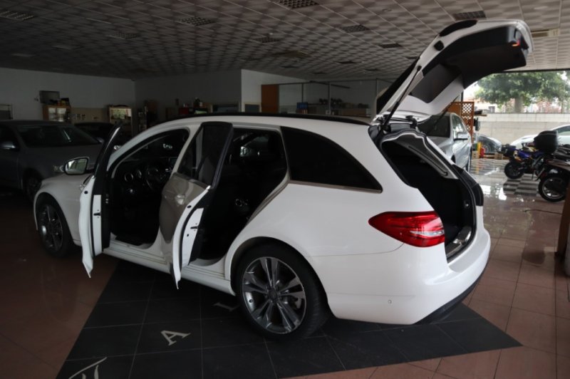 MERCEDES-BENZ C 200 TURBO DIESEL CON CAMBIO AUTOMATICO