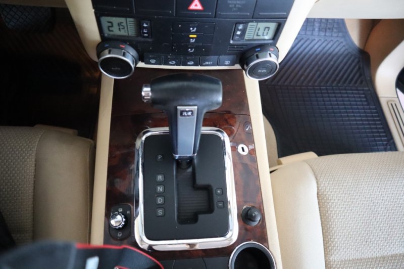 VOLKSWAGEN TOUAREG R-5  2500 CC TURBO DIESEL DE 175 CV