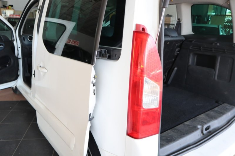 PEUGEOT PARTNER 1600 HDI DE 90 CV CON 5 PLAZAS
