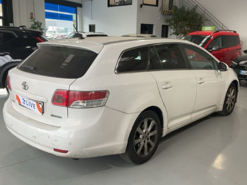 TOYOTA AVENSIS 2.200 D4D TURBO DIESEL
