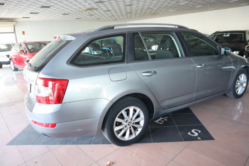 SKODA OCTAVIA ACTIVIA 1600 TDI CON 105 CV