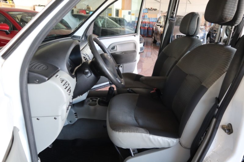 RENAULT KANGOO 1500 DCI DE 85 CV CON 5 PLAZAS