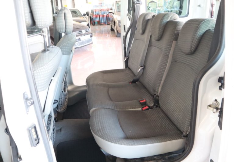 RENAULT KANGOO 1500 DCI DE 85 CV CON 5 PLAZAS