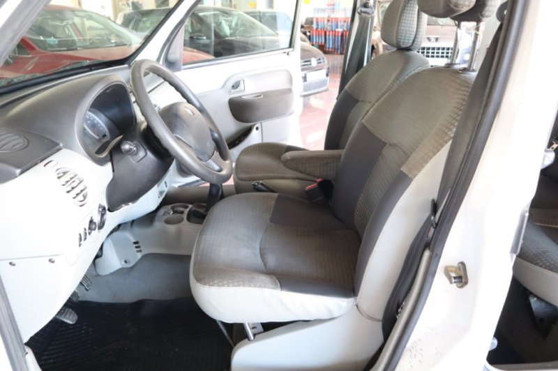 RENAULT KANGOO 1500 DCI DE 85 CV CON 5 PLAZAS