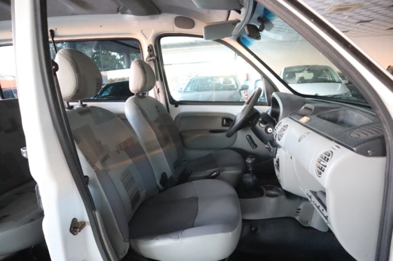 RENAULT KANGOO 1900 DIESEL DE 65 CV CON 5 PLAZAS