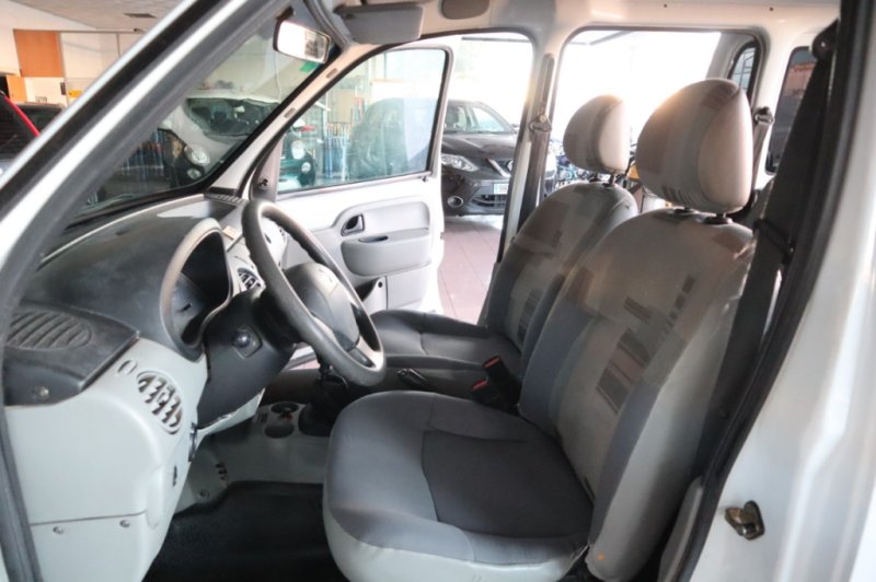 RENAULT KANGOO 1900 DIESEL DE 65 CV CON 5 PLAZAS