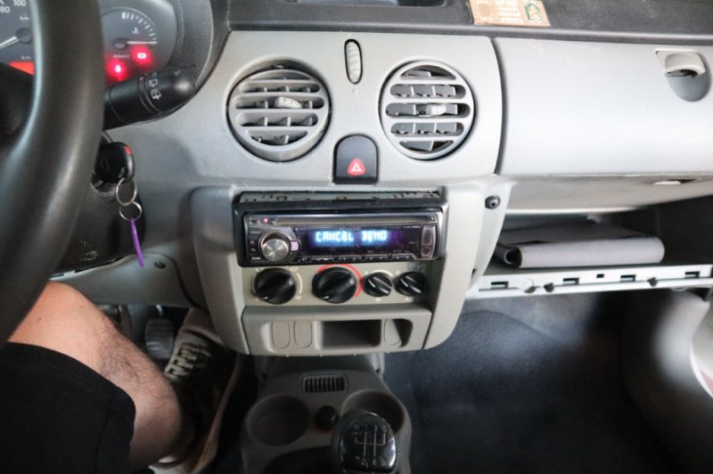 RENAULT KANGOO 1900 DIESEL DE 65 CV CON 5 PLAZAS