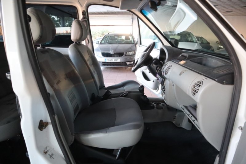 RENAULT KANGOO 1900 DIESEL DE 65 CV CON 5 PLAZAS