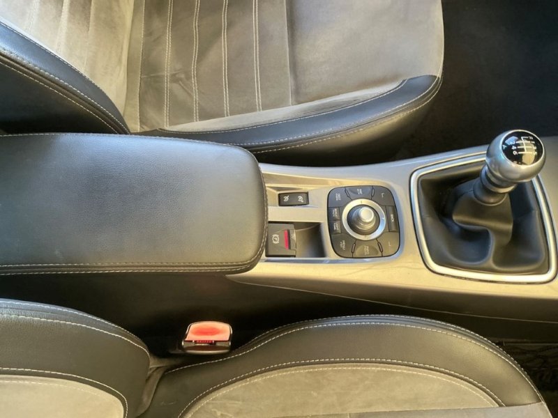 RENAULT LAGUNA 2.0 T/DIESEL CON 6 VELOCIDADES 130 CV