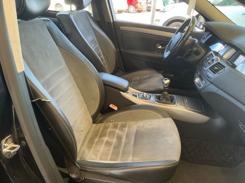 RENAULT LAGUNA 2.0 T/DIESEL CON 6 VELOCIDADES 130 CV