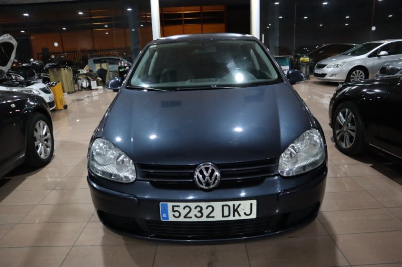 VOLKSWAGEN GOLF 1.900 TDI DE 105V CV CON 5 PUERTAS