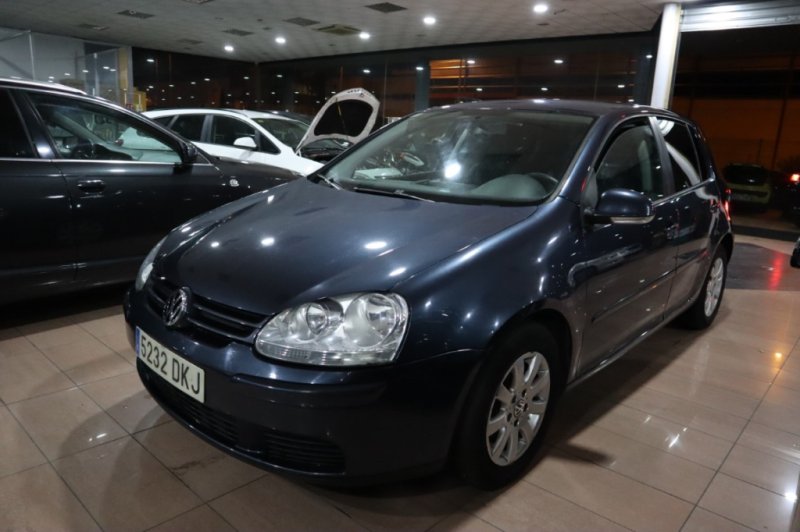 VOLKSWAGEN GOLF 1.900 TDI DE 105V CV CON 5 PUERTAS