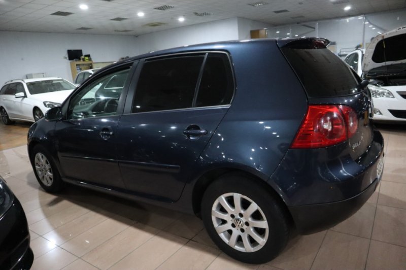 VOLKSWAGEN GOLF 1.900 TDI DE 105V CV CON 5 PUERTAS